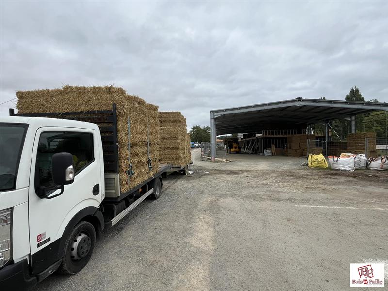Ateliers municipaux isolés en paille à Coulon (79)